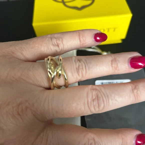 Kendra Scott Gold Myles Band Ring. Size 8 - Picture 2 of 5